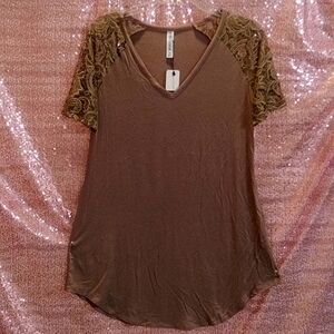 NWT💕ZENANA SIGNATURE 💕 TAUPE BROWN LING TOP WITH LACE SLEEVES!